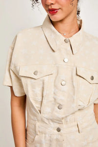 Cream-colored short-sleeved jacket with buttons, ideal for women’s boho chic clothing