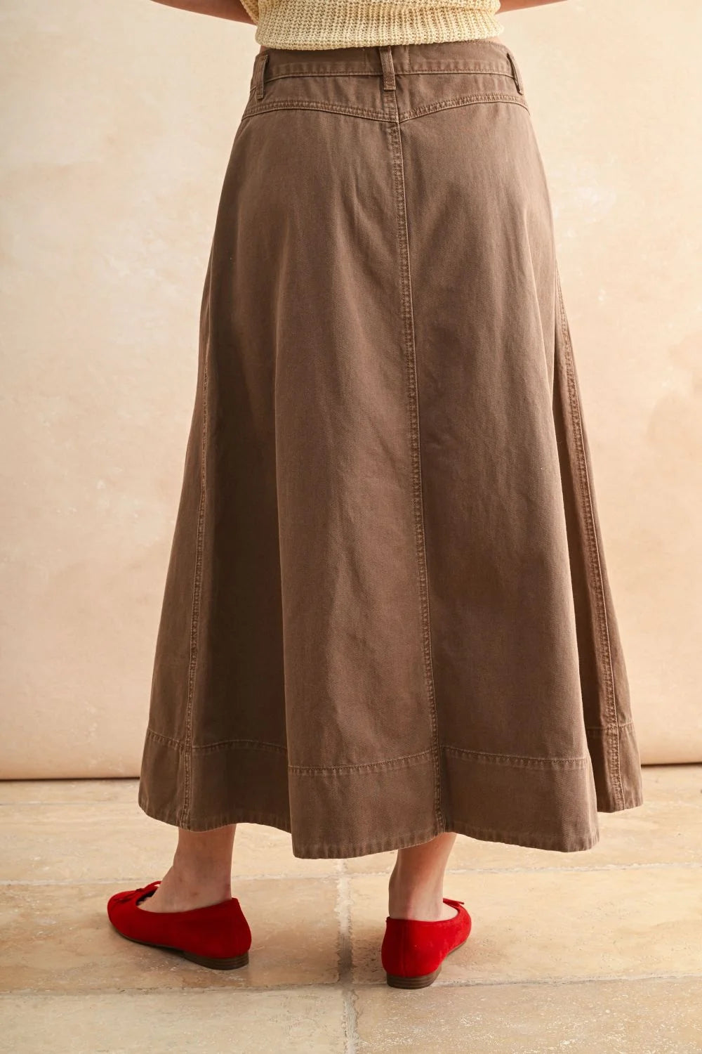 Mini pleat detailed long skirt paired with red flats, elegant pleat detailed long design