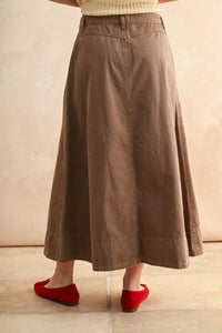 Mini pleat detailed long skirt paired with red flats, elegant pleat detailed long design