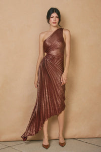 Asymmetrical pleated one-shoulder maxi dress in metallic fabric for elegant evening wear