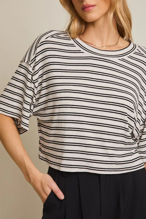 Striped cropped t-shirt with round neck and short sleeves, perfect for womenās boho chic clothing