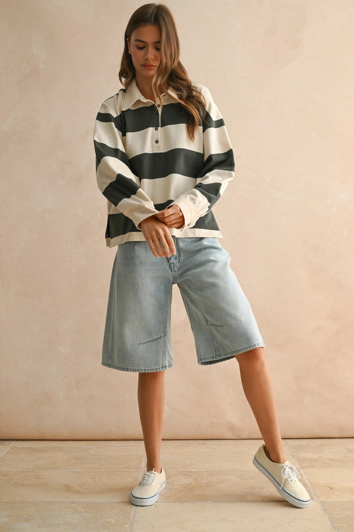 Long sleeve wide panel knitted shirt with striped polo design