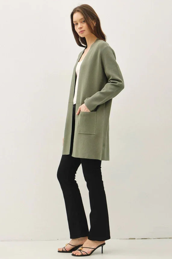 Women’s long-sleeve open-front classic knit coat with pockets for versatile style
