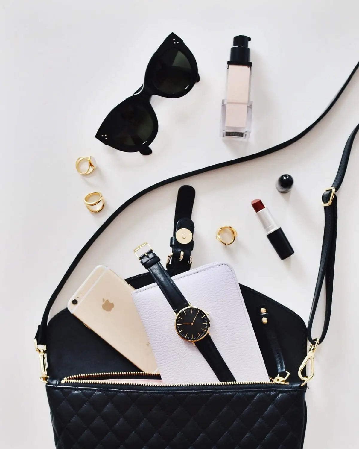 How to Accessorize the Minimalist Way