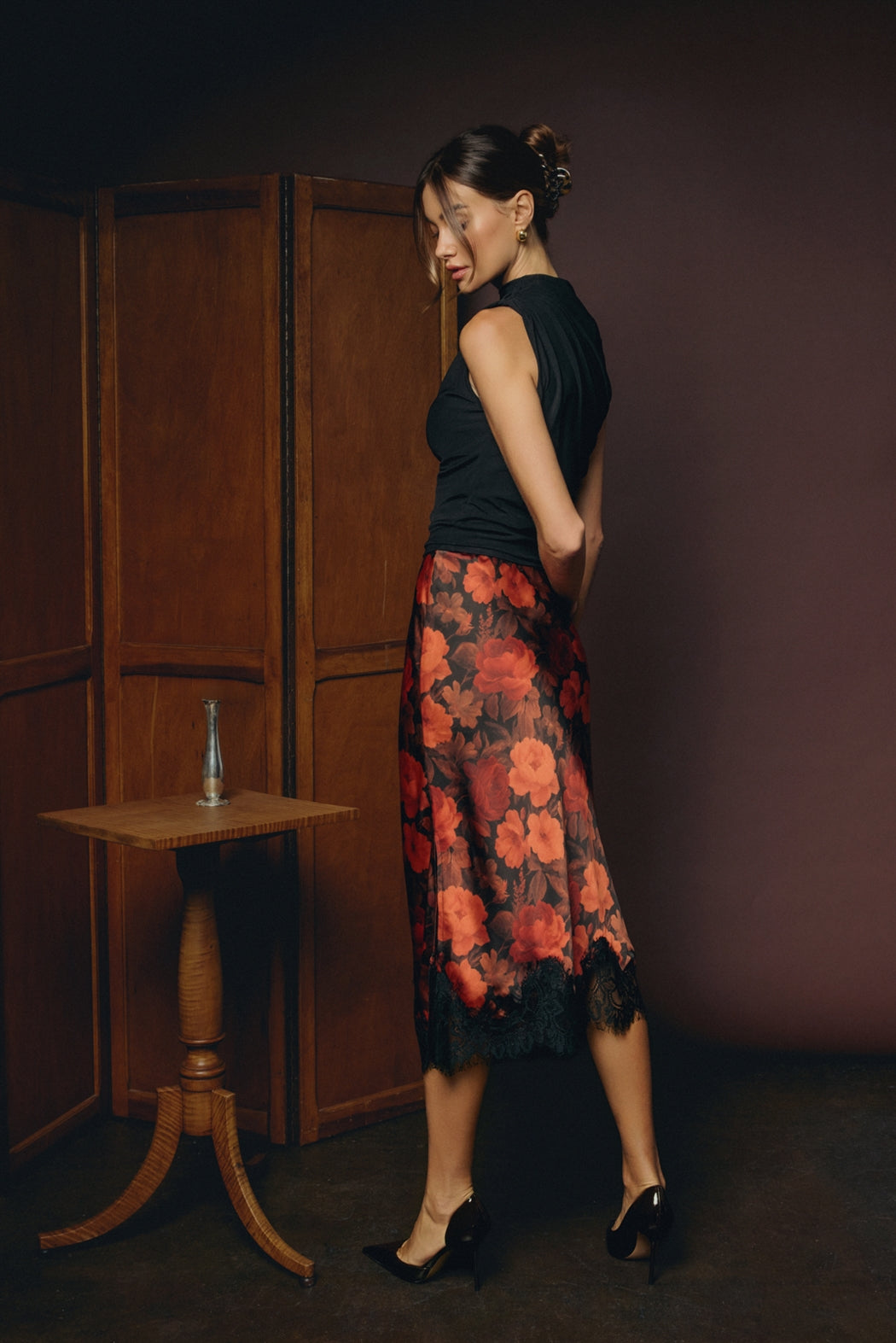 FLORAL SATIN LACE HEM PENCIL SKIRT
