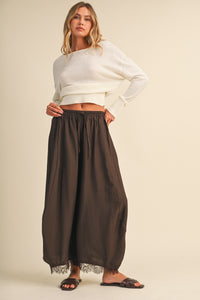 BARREL FIT PANTS WITH LACE TRIM ON THE BOTTOM HEM