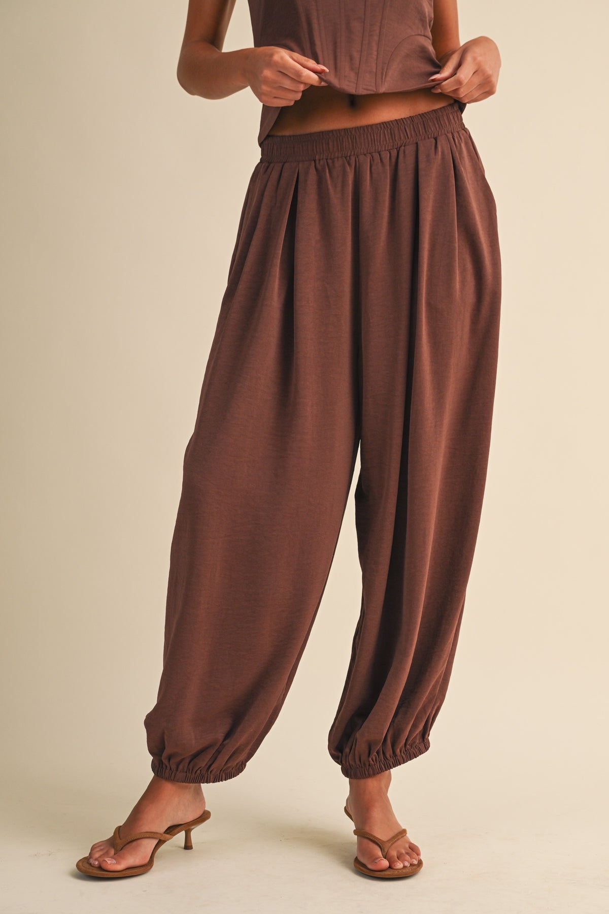 SATIN-LIKE STRUCTURE  BALLOON PANTS