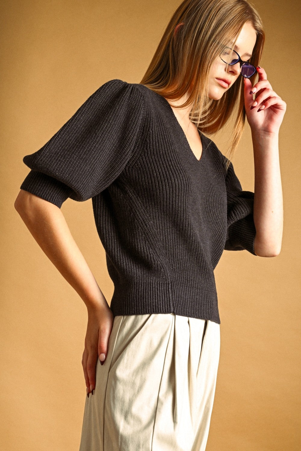 V-NECK WITH SHORT PUFF SLEEVE KNIT SWEATER