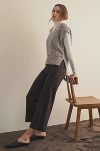 V-NECK KNITTED TOP WITH SHORT SLEEVES