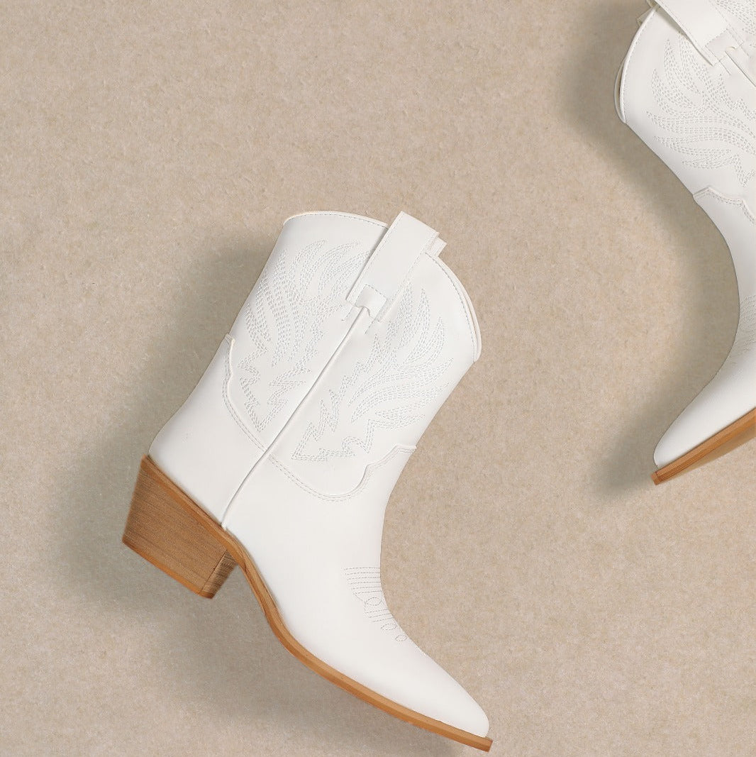 CLAIRE WHITE EMBROIDERED WESTERN COWGIRL BOOTIES