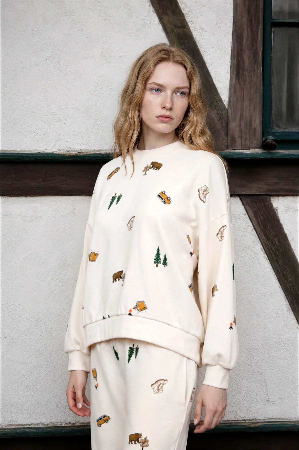 CAMPING MOTIF CREW NECK LONG SLEEVE KNIT TOP