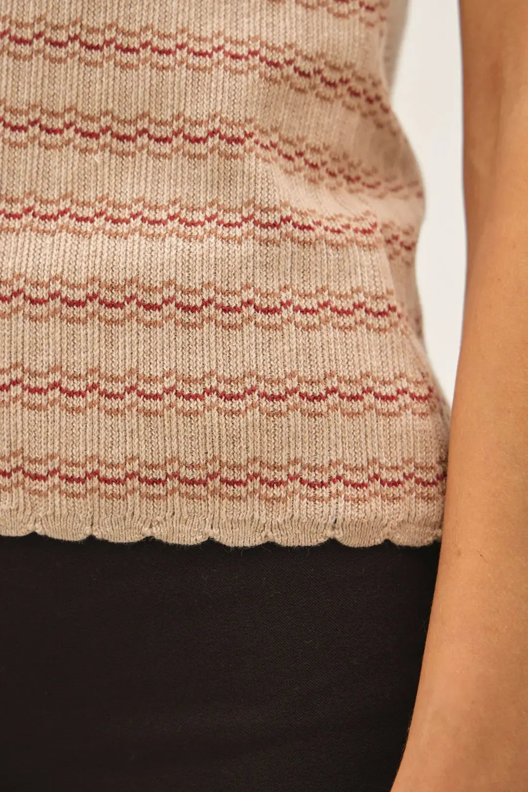 Beige and rust-colored scallop edge short sleeve knit top with wavy stripes and scalloped hem in soft fabric