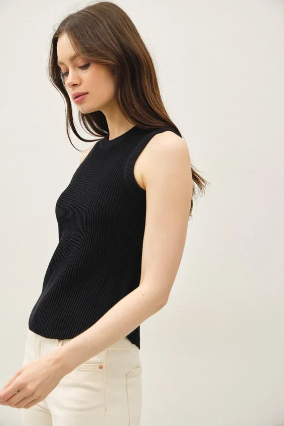 Fitted ribbed tank top in black sleeveless knit design