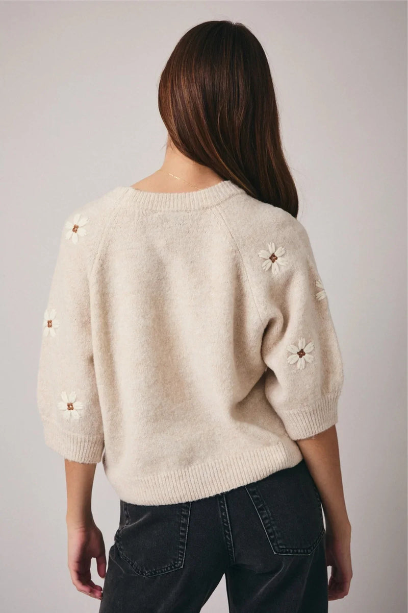 Cream flower round neck short sleeve sweater with floral embroidery
