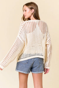 Cream-colored crochet fishnet cropped open cardigan with loose fit and long sleeves in open-knit material