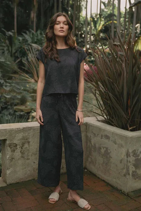 Dark gray paisley printed elastic waist pants with short-sleeved top in subtle pattern two-piece outfit