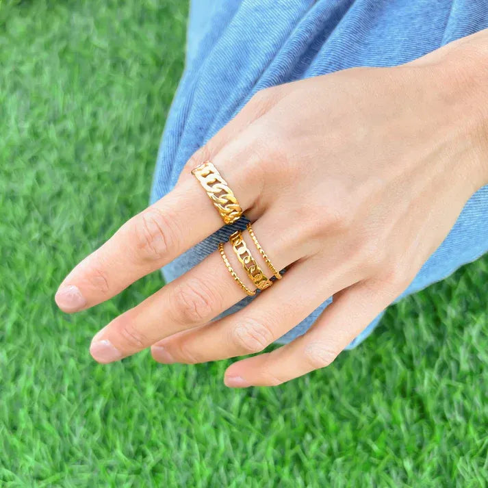 Water resistant three layers ring with gold chain-link and beaded design