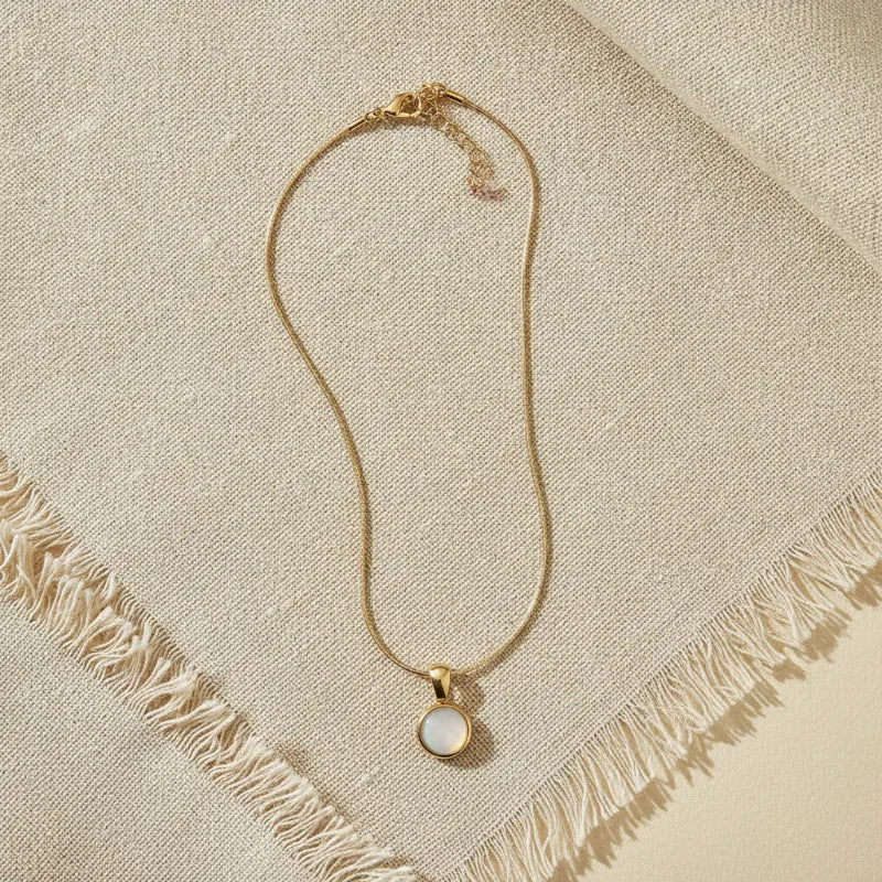 GOLD SNAKE CHAIN NECKLACE WITH ROUND MOTHER OF PEARL PENDANT