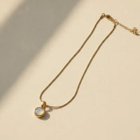 GOLD SNAKE CHAIN NECKLACE WITH ROUND MOTHER OF PEARL PENDANT