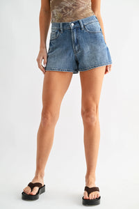 Mid rise back pocket denim short in medium blue wash