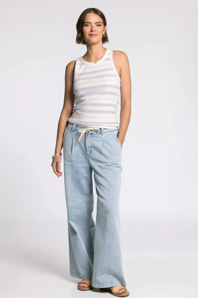 Edlin basic tank with light blue wide-leg denim pants