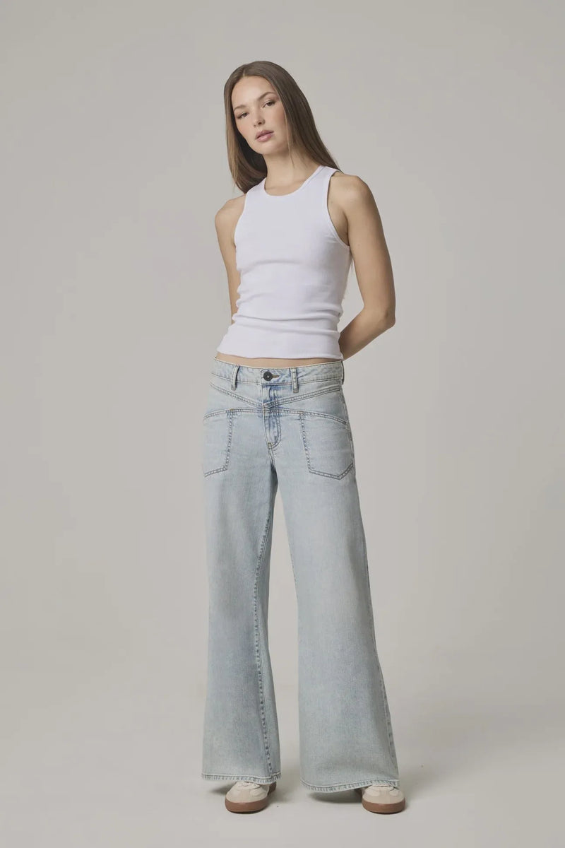 Edyson cary high rise wide leg light-wash denim jeans with relaxed fit and classic front pockets