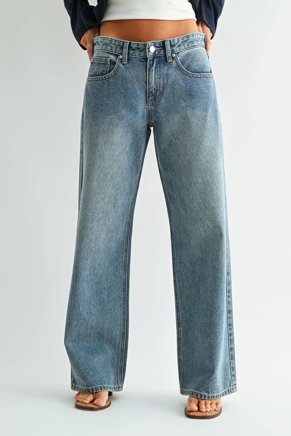 Light-wash denim jeans with low rise baggy wide leg and classic five-pocket design in casual style