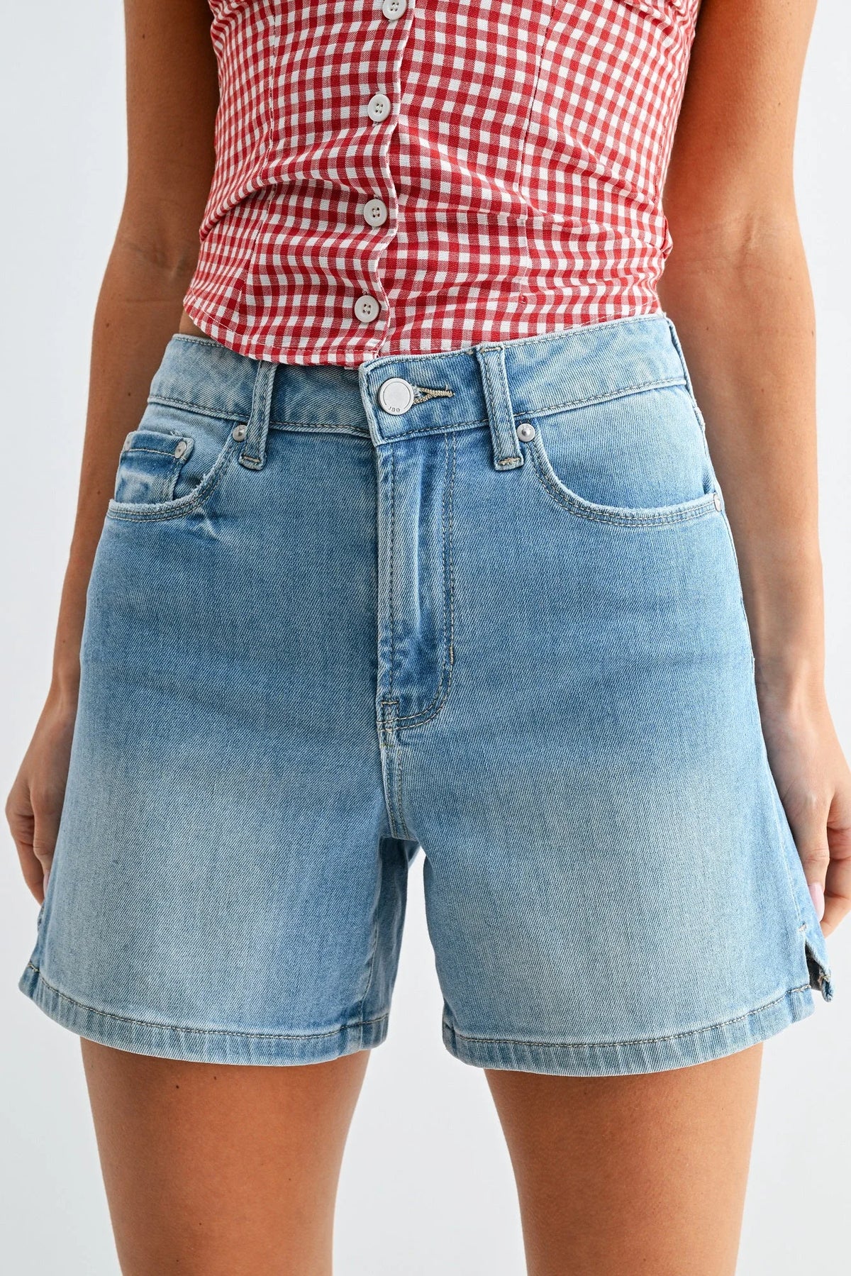 Mid rise walking denim shorts with high-rise waist and slit