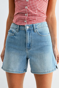 Mid rise walking denim shorts with high-rise waist and slit