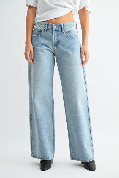 Light-wash denim jeans low rise baggy with wide leg cut and classic five-pocket design for casual wear