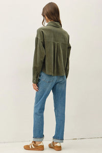Olive green corduroy cropped shacket with relaxed fit and buttoned cuffs in suede material for casual wear