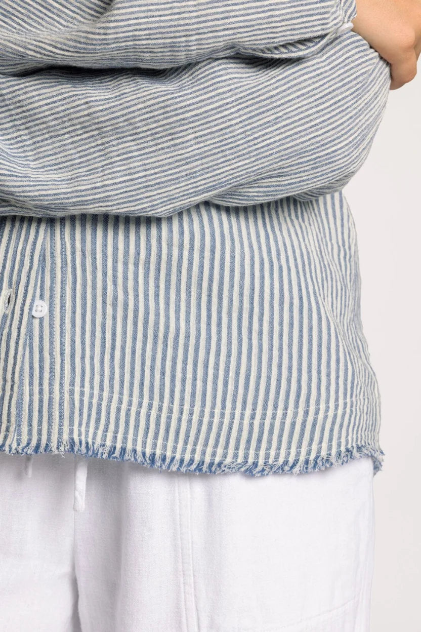 Seamless striped cotton button-down shirt in light blue and white stripes