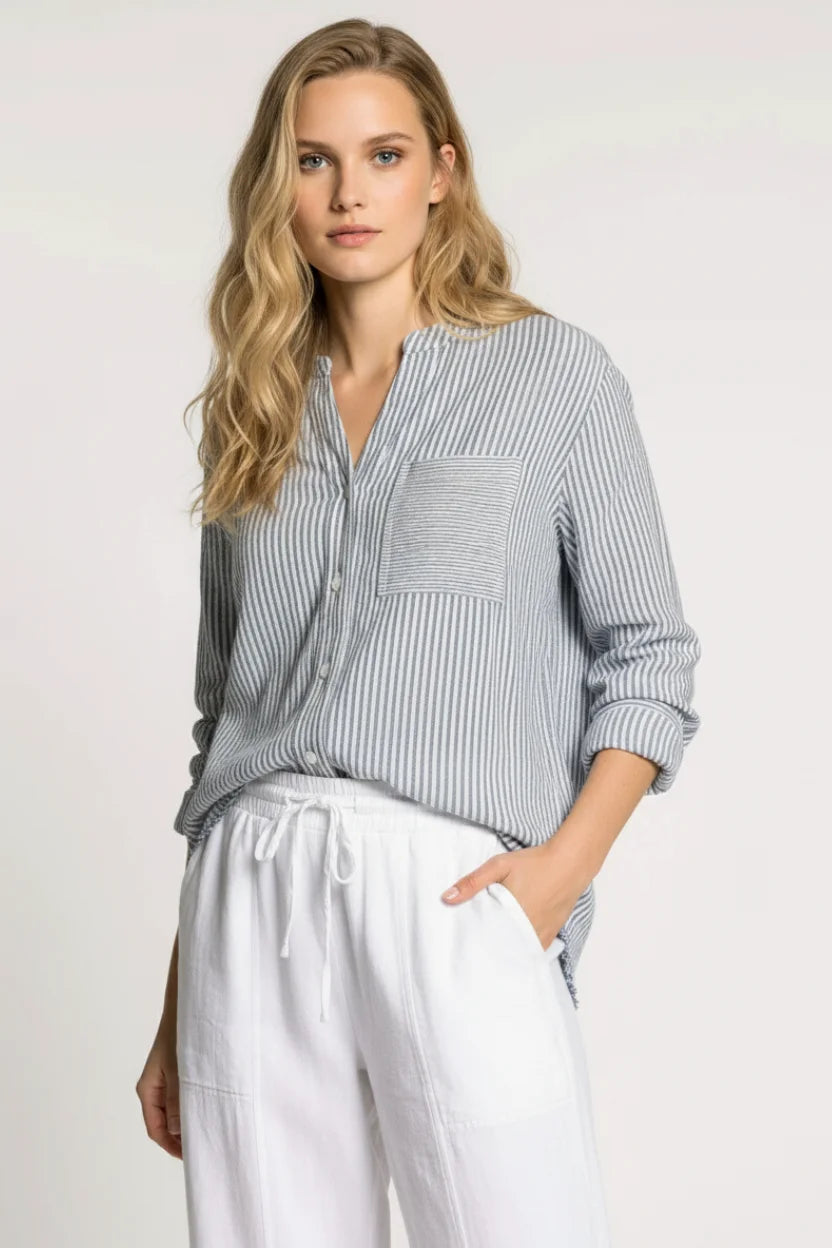 Seamless striped cotton button-down shirt in blue and white stripes