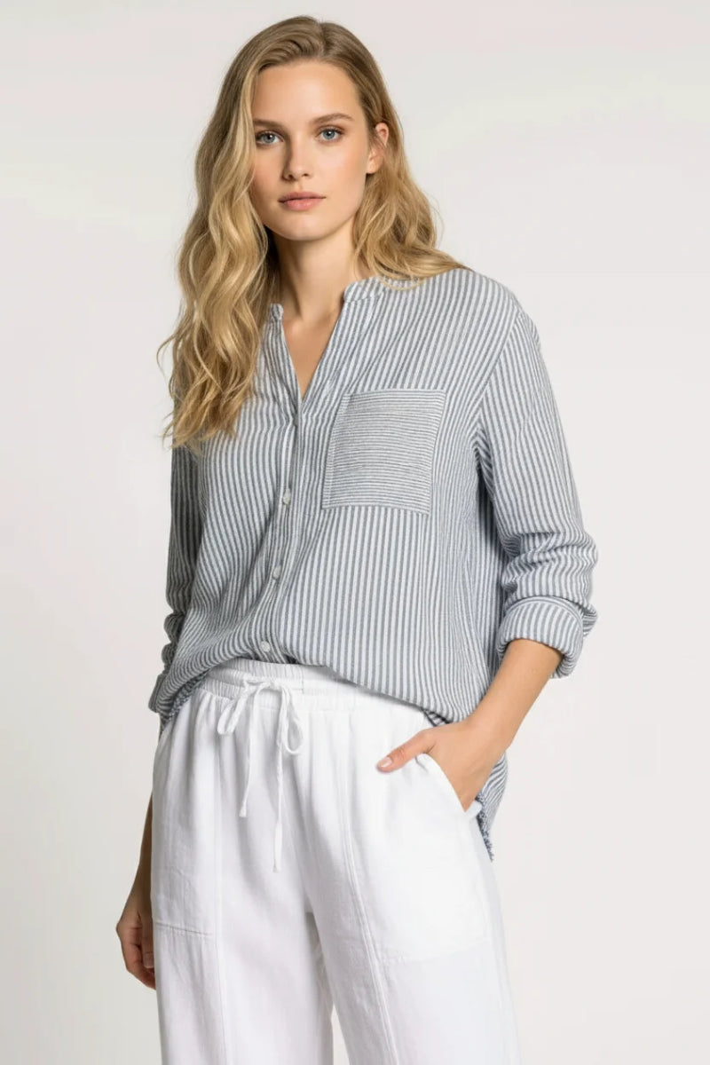 Seamless striped cotton button-down shirt in blue and white stripes