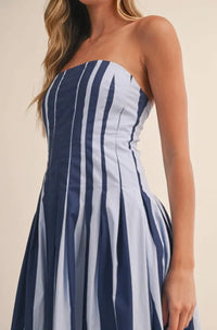 Strapless striped pleated flared midi dress in navy blue and light gray stripes made of smooth flowing fabric
