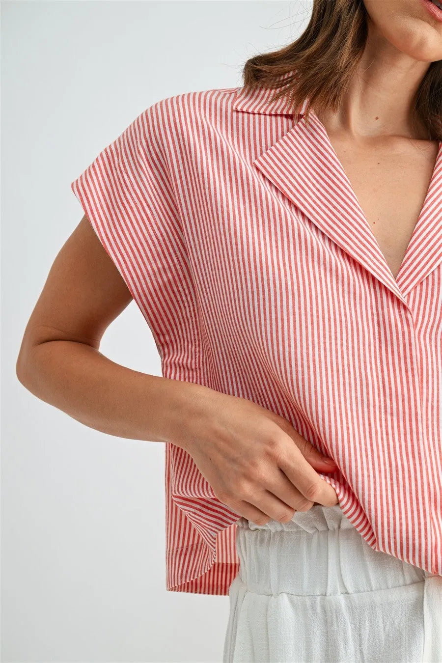 STRIPE HIDDEN BUTTON DOWN SHIRT