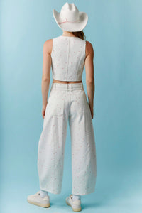 White cowboy hat with subtle pink stitched detail paired with high waist mini bow print waist tie barrel denim