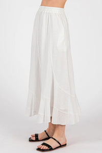 Disjoint maxi length skirt in white with elastic waistband and subtle pleats