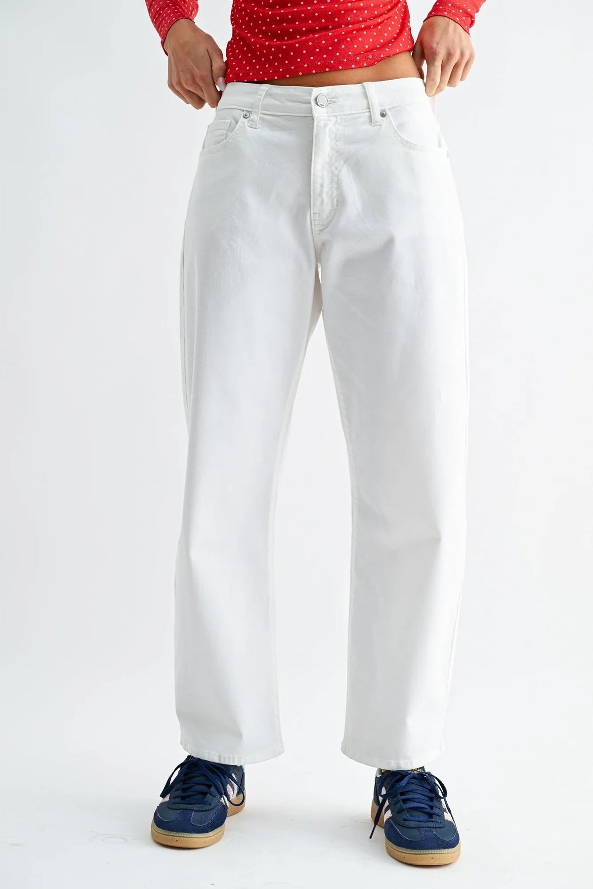 White wide-leg denim jeans in med rise stretch twill with a clean silhouette and classic five-pocket design