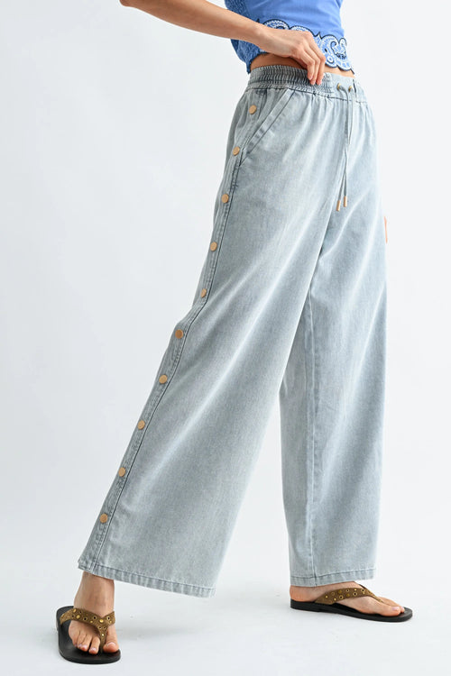 WIDE LEG WASH SIDE BUTTON DENIM