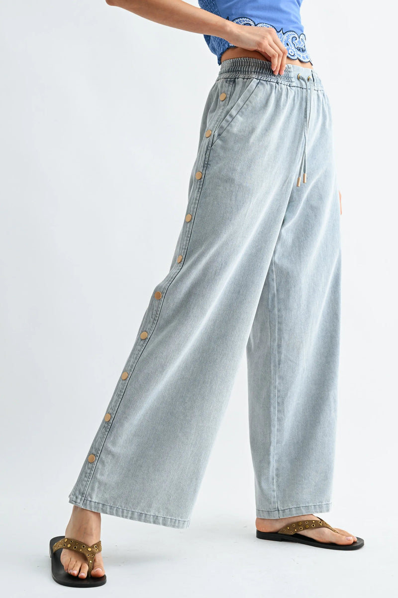 WIDE LEG WASH SIDE BUTTON DENIM