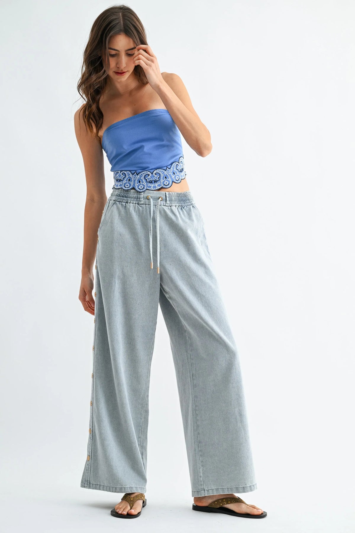 WIDE LEG WASH SIDE BUTTON DENIM