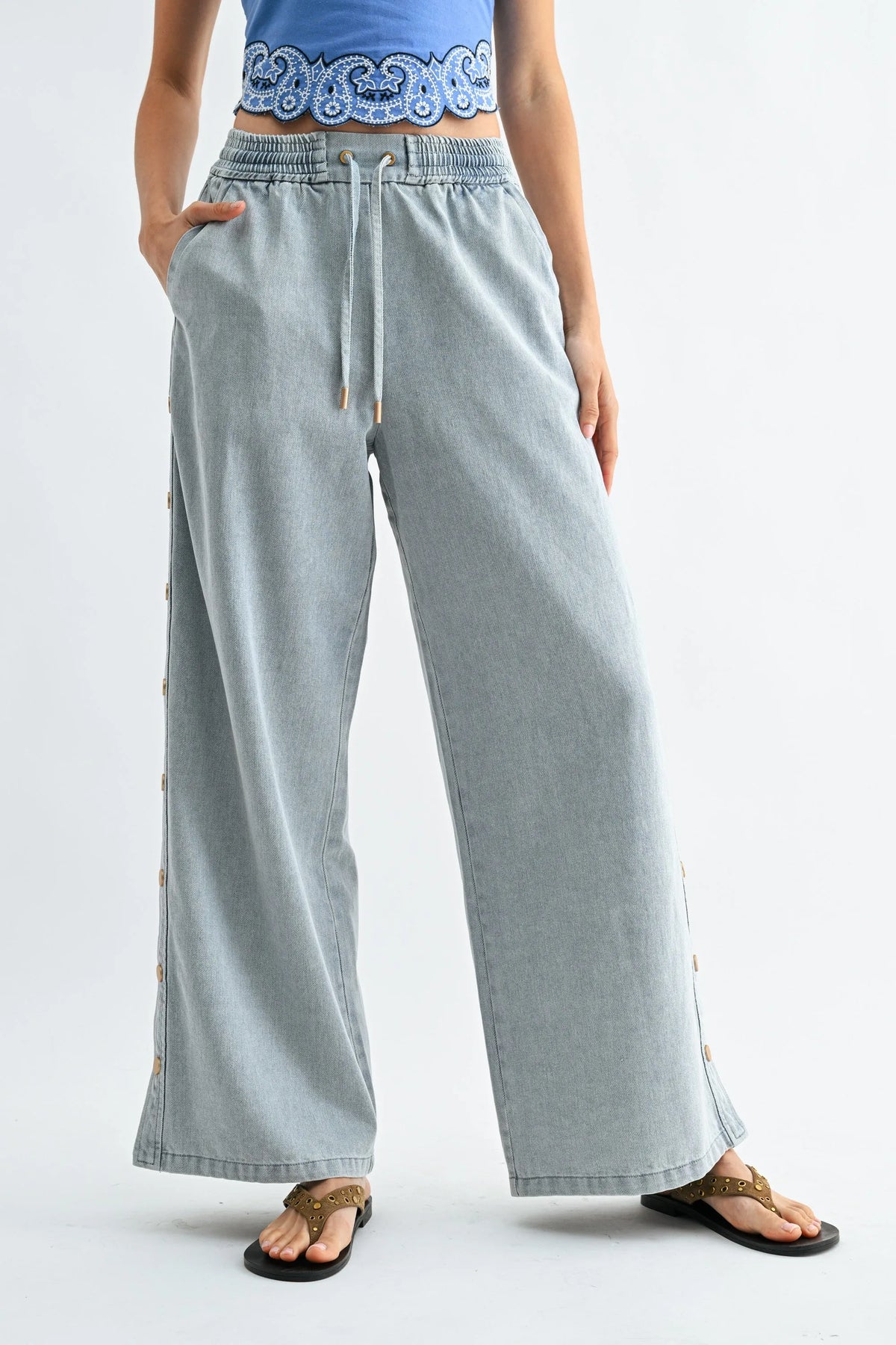 WIDE LEG WASH SIDE BUTTON DENIM