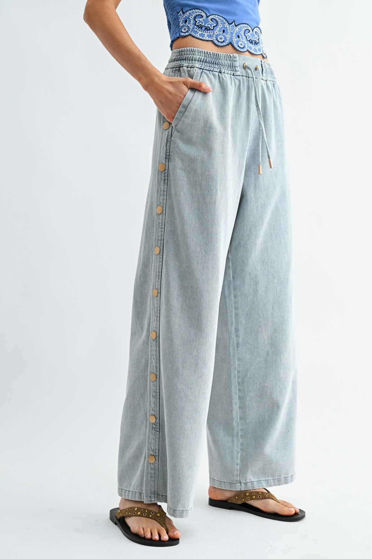 WIDE LEG WASH SIDE BUTTON DENIM