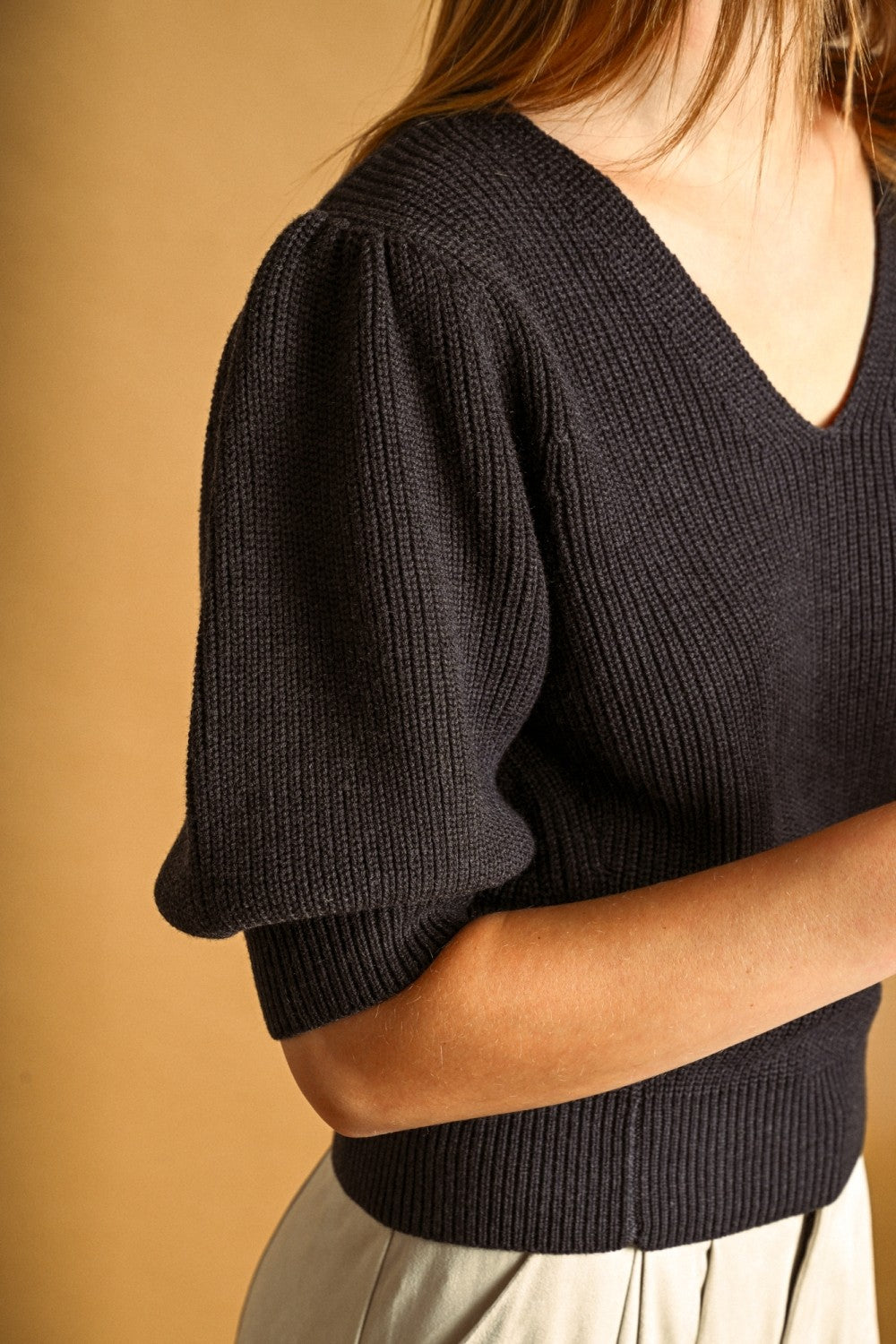 V-NECK WITH SHORT PUFF SLEEVE KNIT SWEATER