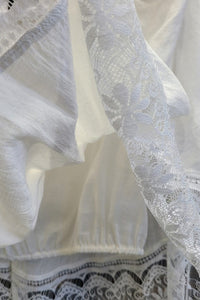 V NECK LACE HEM CROP PONCHO