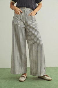 Stripe print pocket front pants with gray white vertical stripes