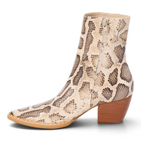 CATY LEATHER POINTED TOE WESTERN ANKLE BOOTIES