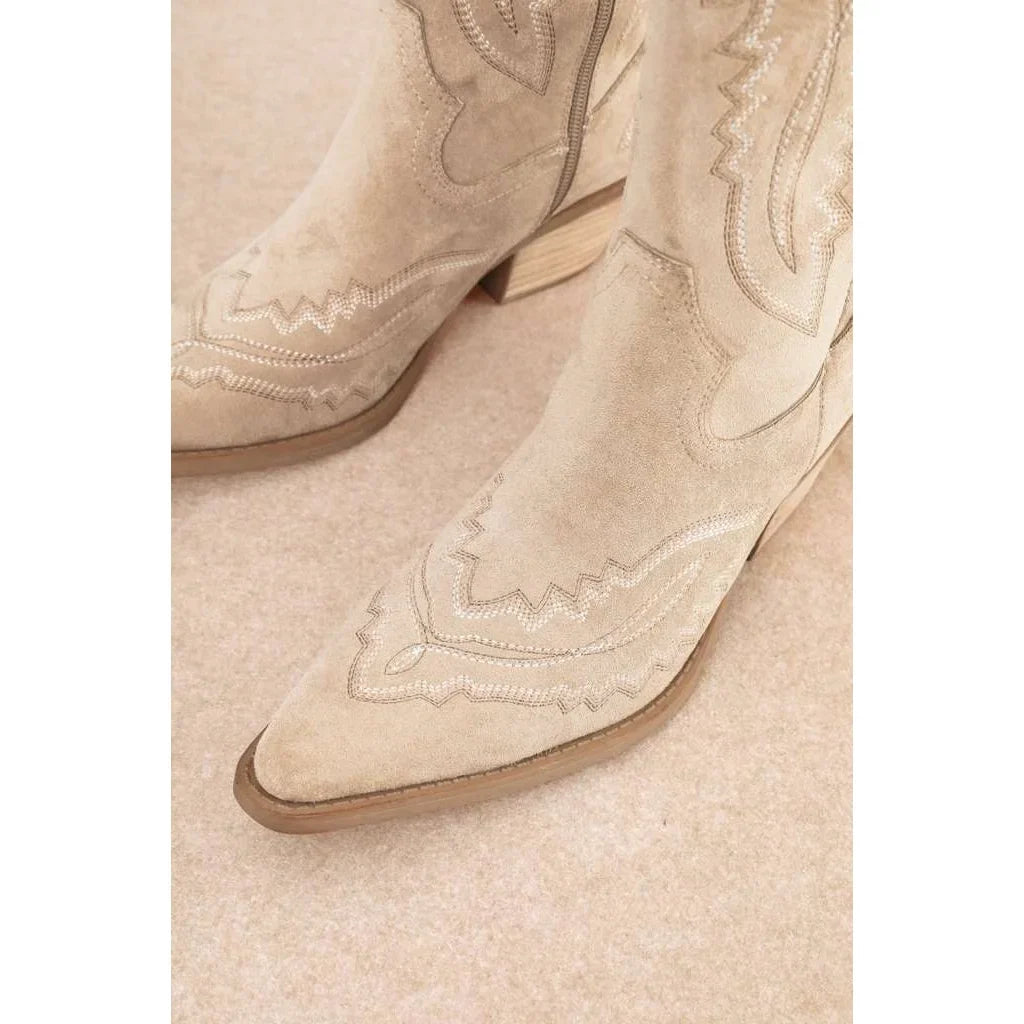TESS POINTED TOE WESTERN STITCHED TALL COWGIRL BOOTS