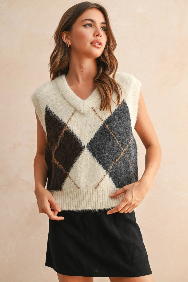 Argyle pattern sweater vest with V-neckline, stylish sweater vest for casual wear